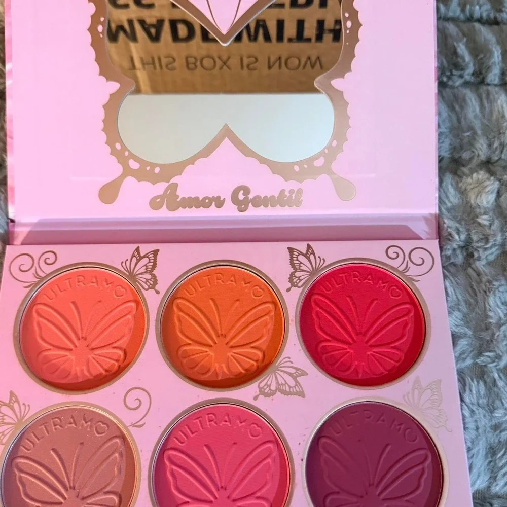 Blush palletts
